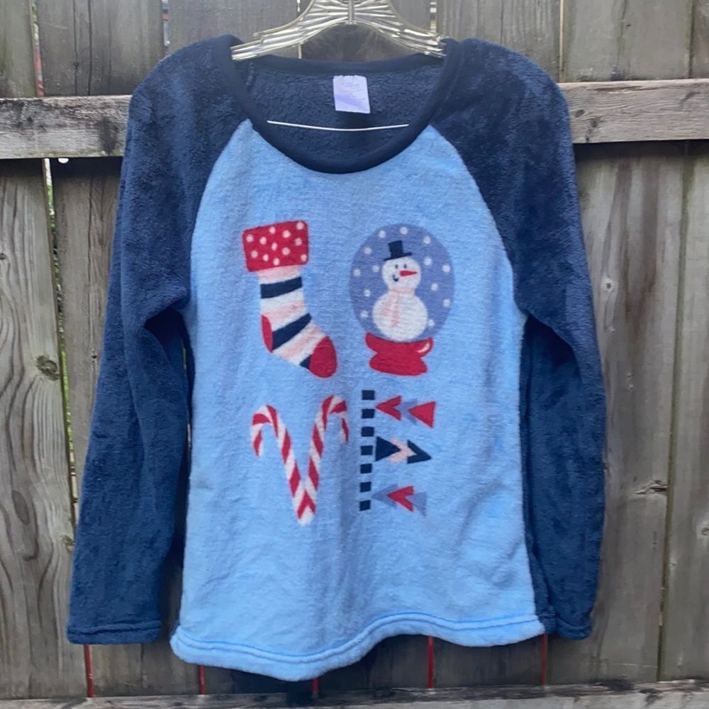 Secret Treasures holiday fleece top sz. M